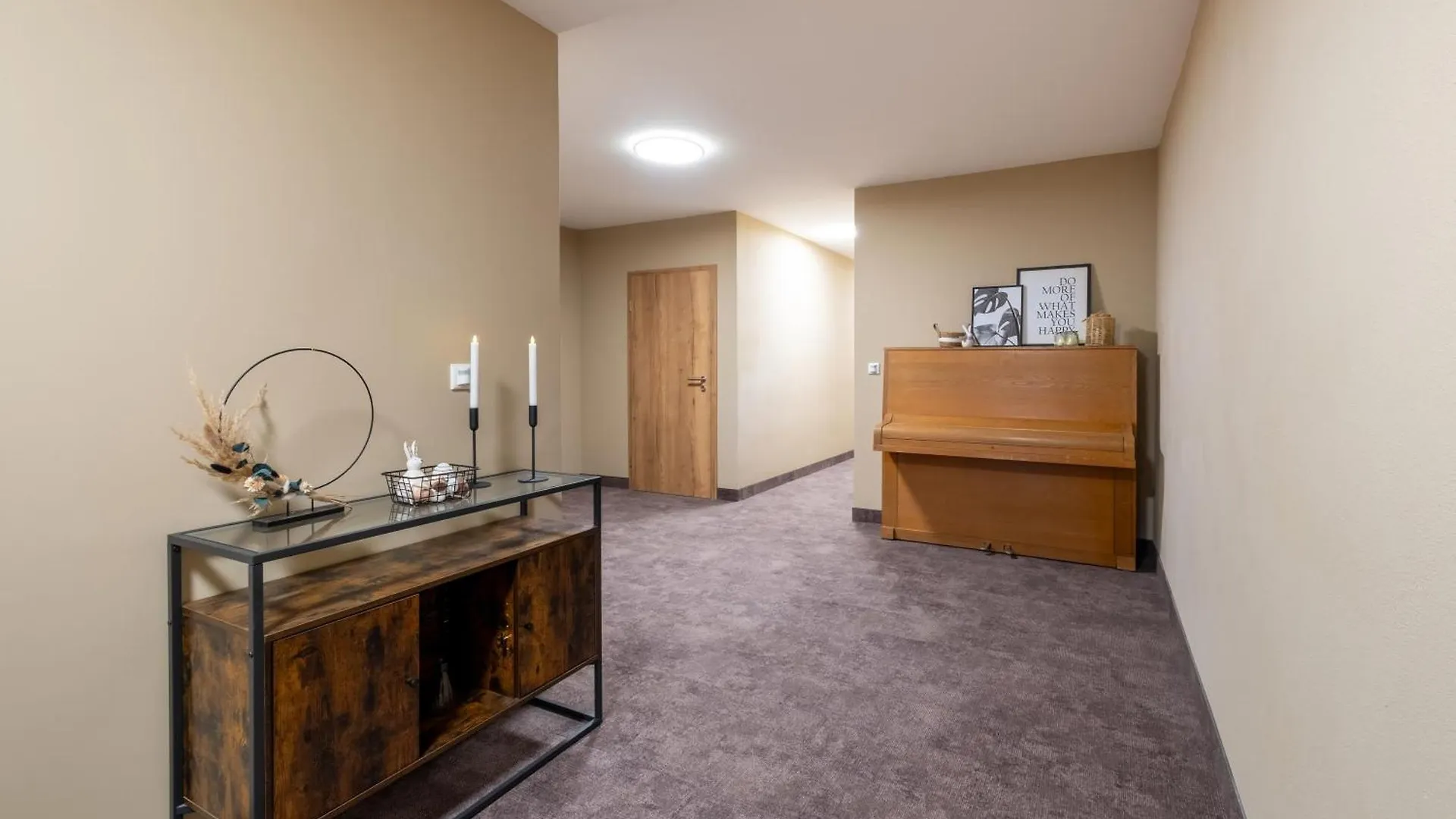 8Rooms - Altstadthotel ティルシェンロイト 0*,