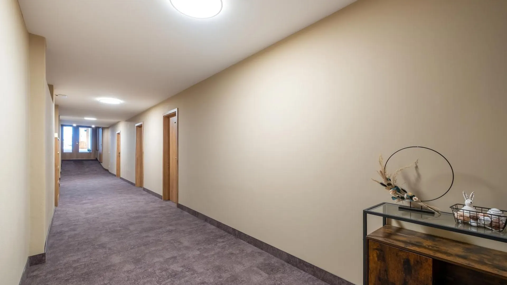8Rooms - Altstadthotel ティルシェンロイト ゲストハウス