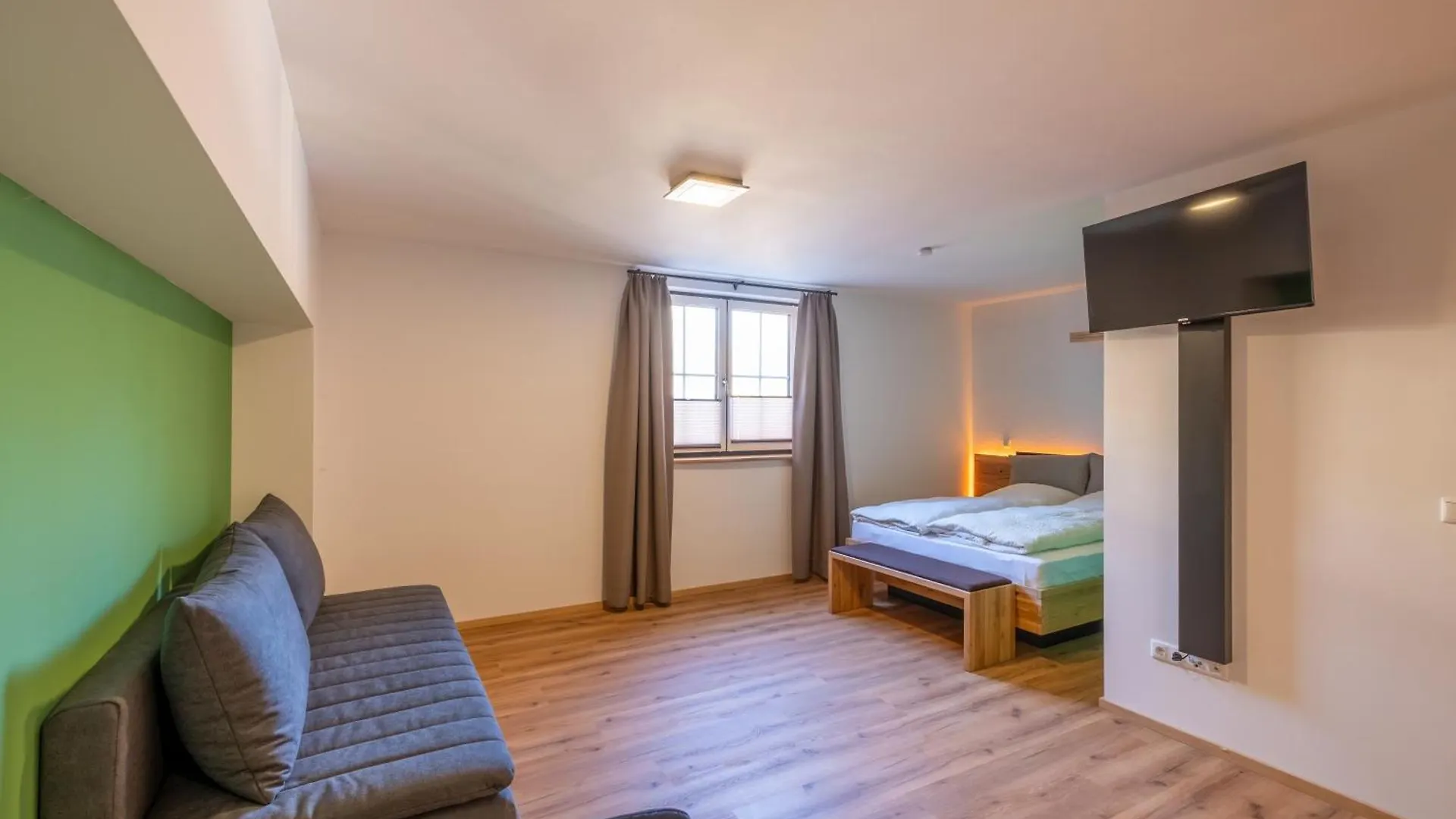 ゲストハウス 8Rooms - Altstadthotel ティルシェンロイト ドイツ