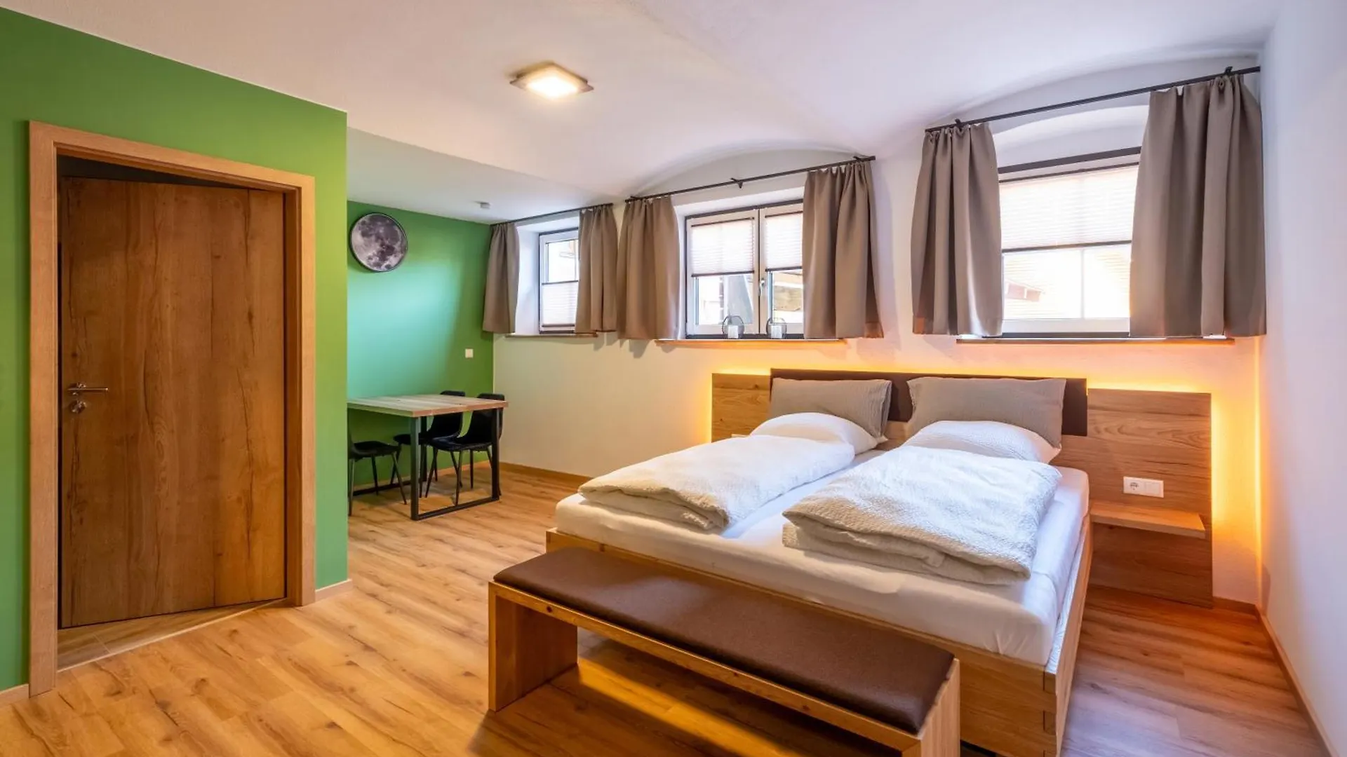 ゲストハウス 8Rooms - Altstadthotel ティルシェンロイト