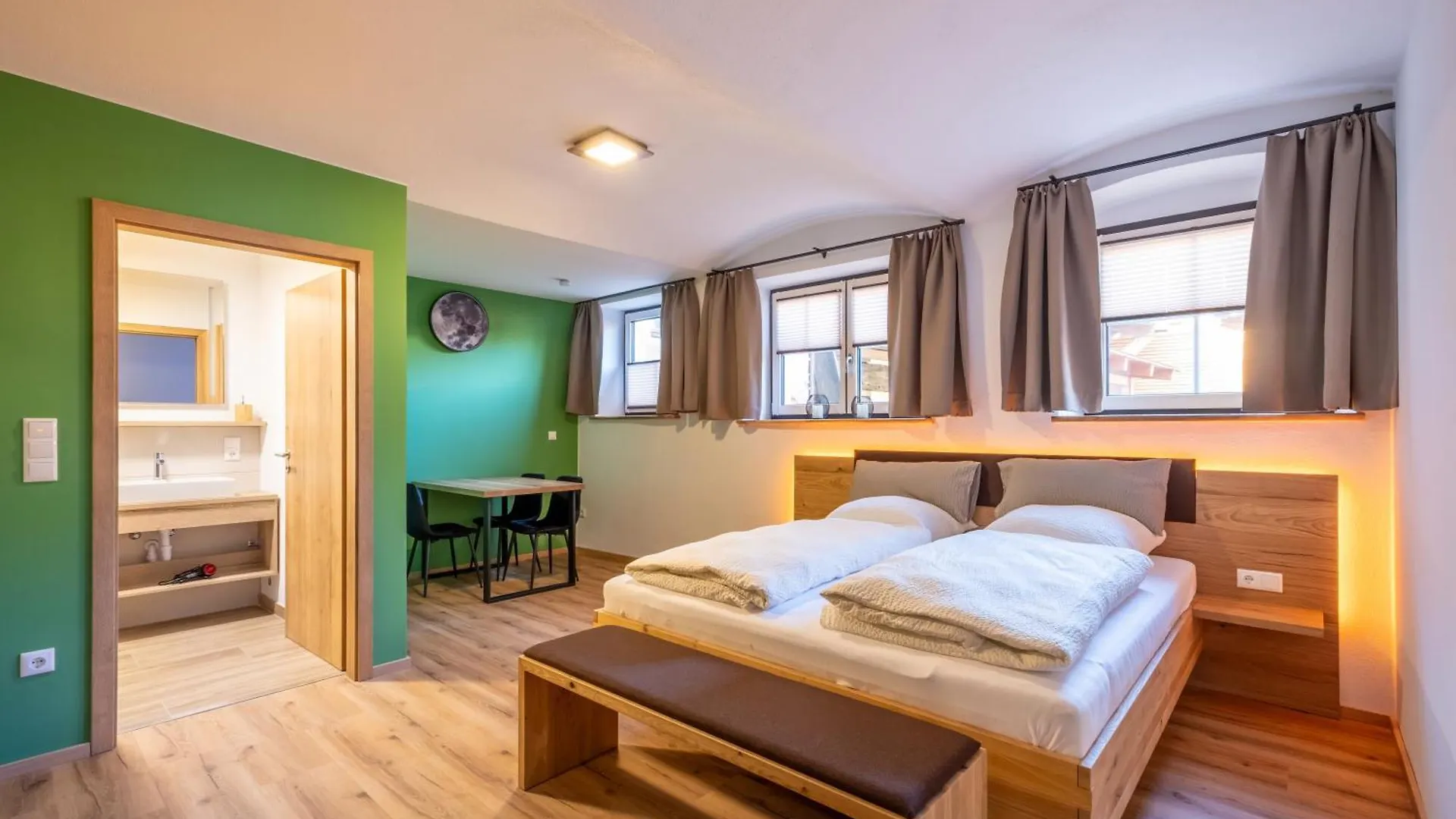 8Rooms - Altstadthotel ティルシェンロイト ゲストハウス