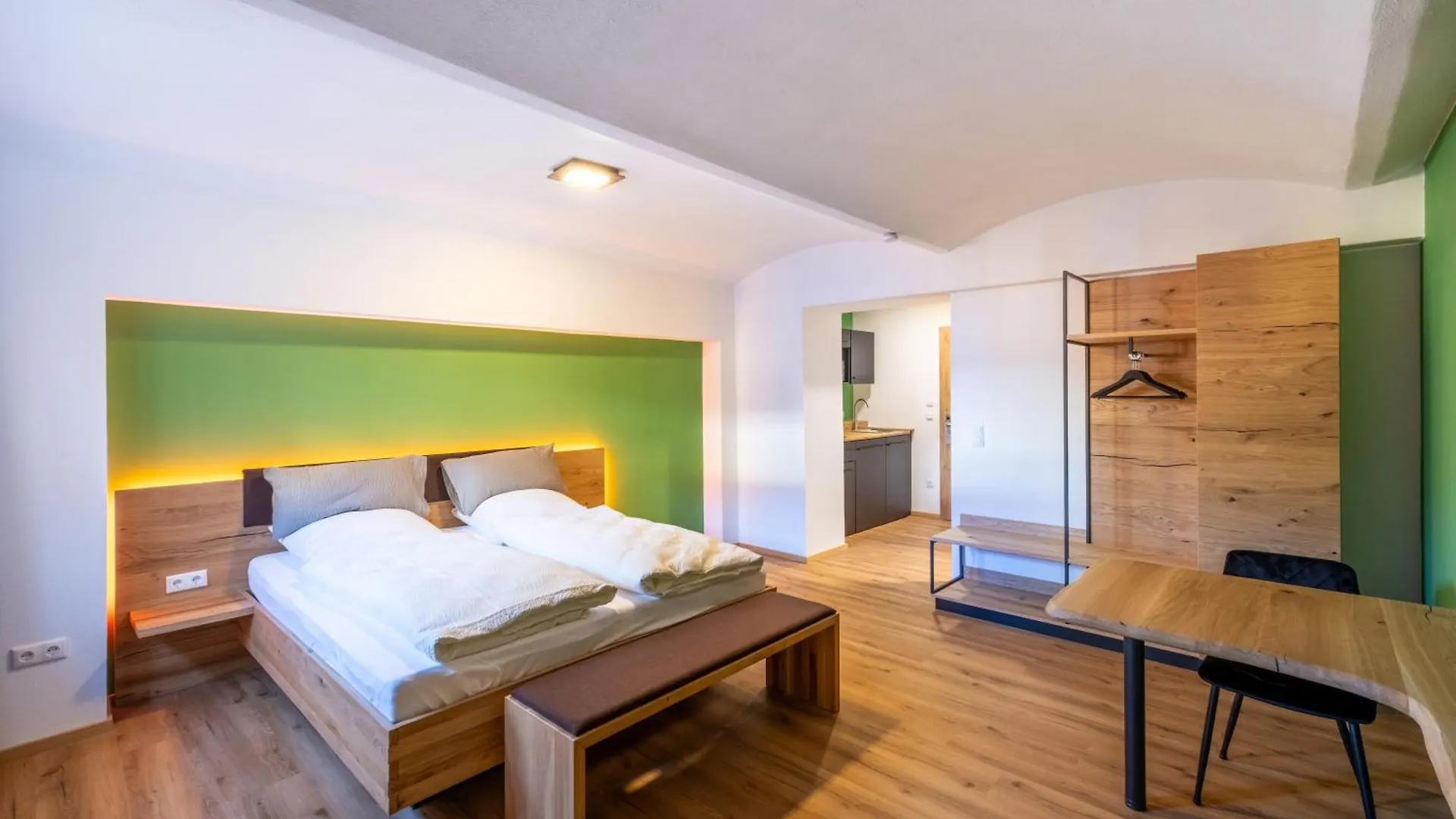 8Rooms - Altstadthotel ティルシェンロイト