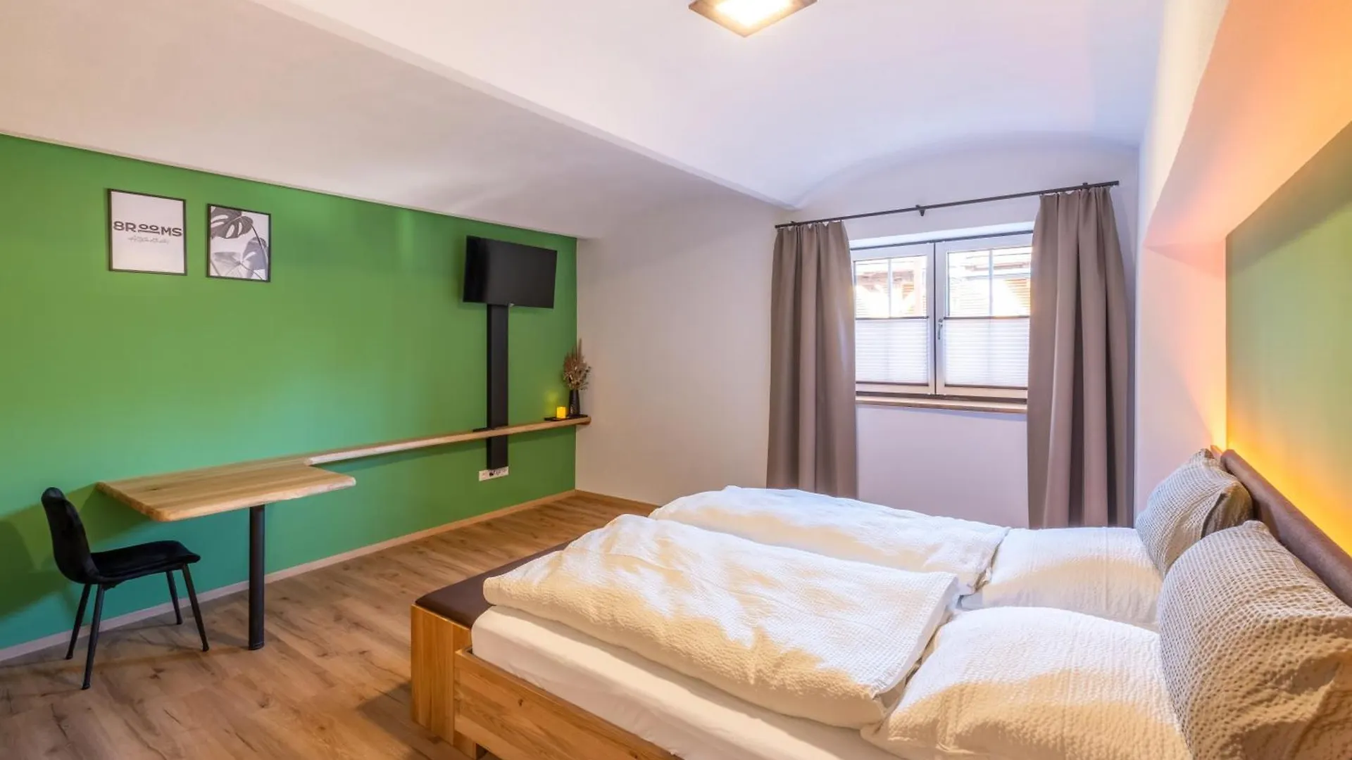 ゲストハウス 8Rooms - Altstadthotel ティルシェンロイト